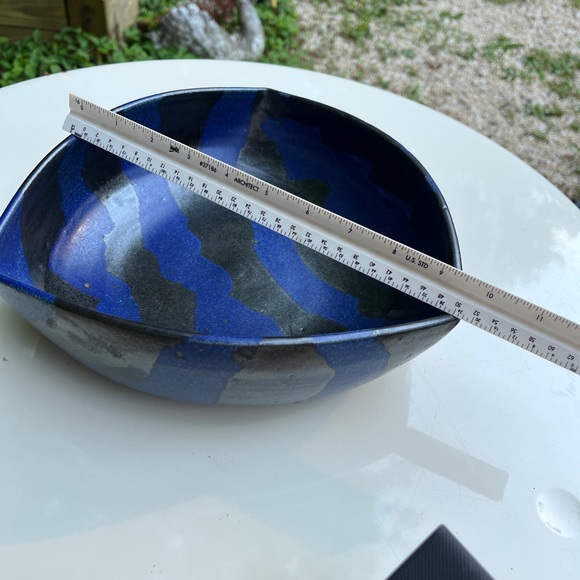 Set of Three (3) Nesting bowls hand thrown and signed with a makers mark pinched - Picture 6 of 15